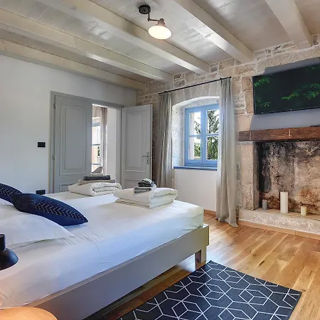 Pi For 8 People In Istria With Heated Pool & Large Garden Villa Tinjan