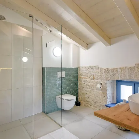 Pi For 8 People In Istria With Heated Pool & Large Garden Villa *