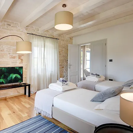 Pi For 8 People In Istria With Heated Pool & Large Garden Villa
