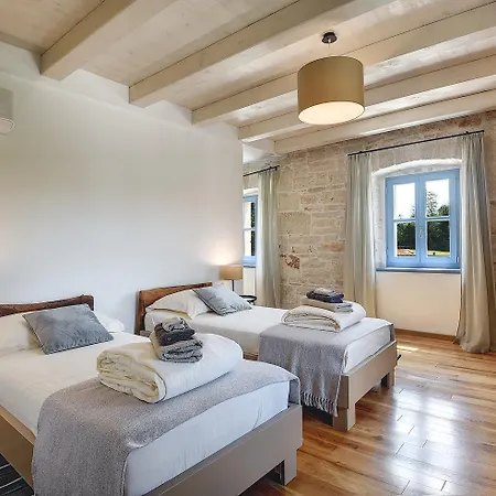 Pi For 8 People In Istria With Heated Pool & Large Garden Villa *