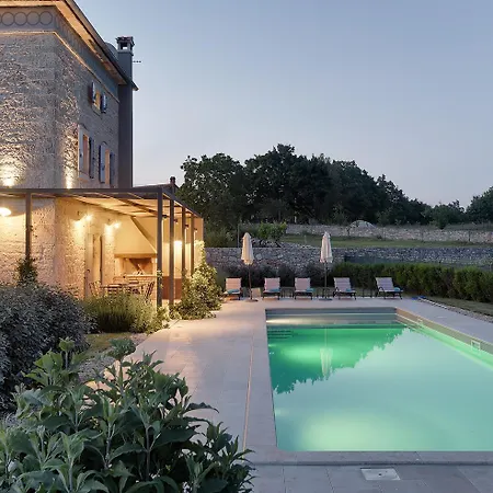 Pi For 8 People In Istria With Heated Pool & Large Garden Villa Tinjan
