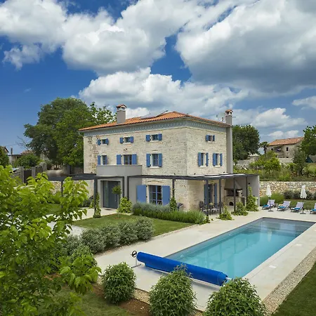 Pi For 8 People In Istria With Heated Pool & Large Garden *
