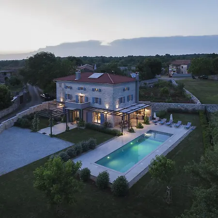 Pi For 8 People In Istria With Heated Pool & Large Garden Villa Tinjan