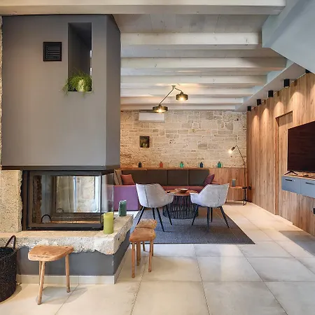Pi For 8 People In Istria With Heated Pool & Large Garden Villa