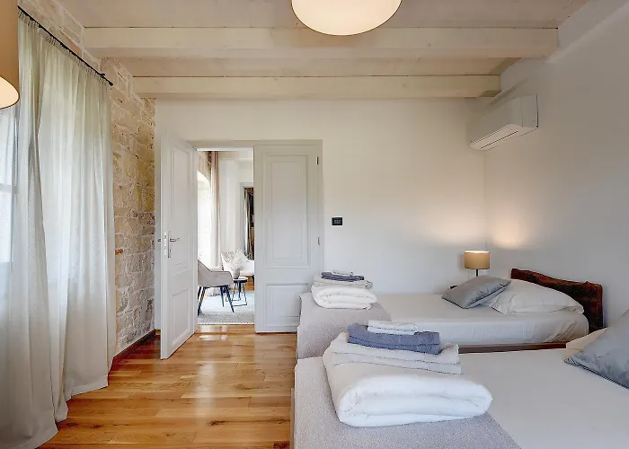 Pi For 8 People In Istria With Heated Pool & Large Garden Villa Tinjan