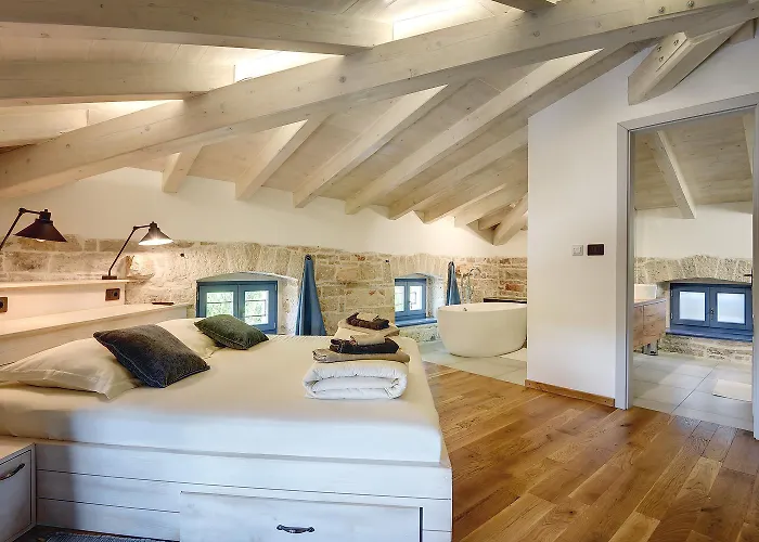 Villa Pi For 8 People In Istria With Heated Pool & Large Garden *