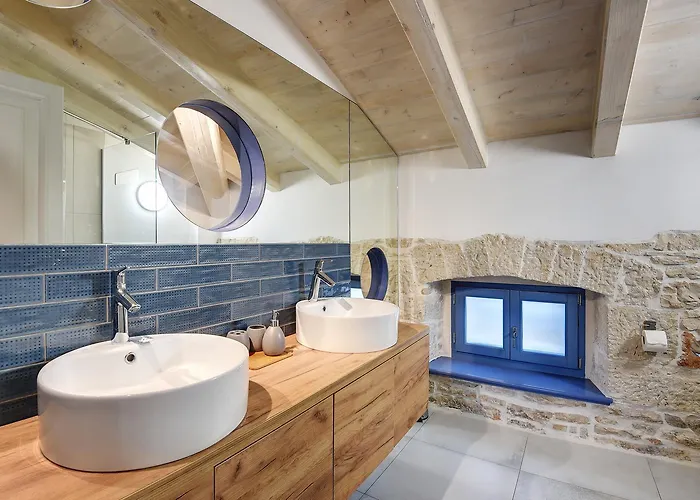 Pi For 8 People In Istria With Heated Pool & Large Garden Villa Tinjan