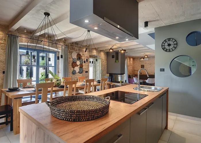 Pi For 8 People In Istria With Heated Pool & Large Garden Villa *