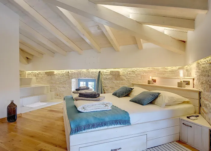 Villa Pi For 8 People In Istria With Heated Pool & Large Garden *