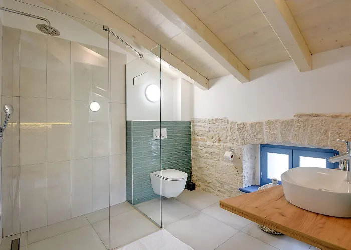 Pi For 8 People In Istria With Heated Pool & Large Garden Villa *