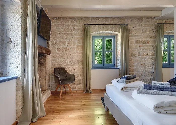 Villa Pi For 8 People In Istria With Heated Pool & Large Garden Tinjan