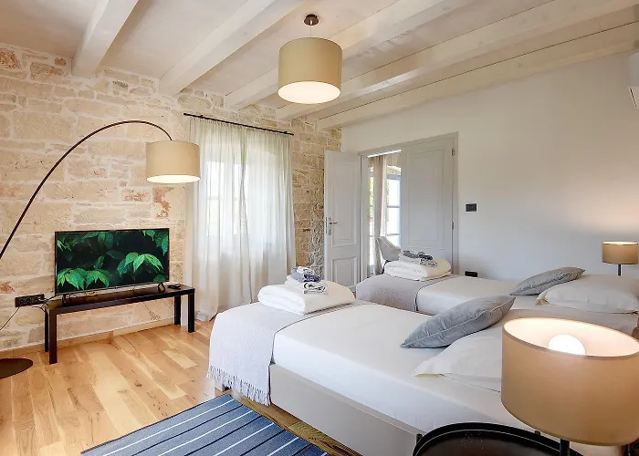 Pi For 8 People In Istria With Heated Pool & Large Garden Villa