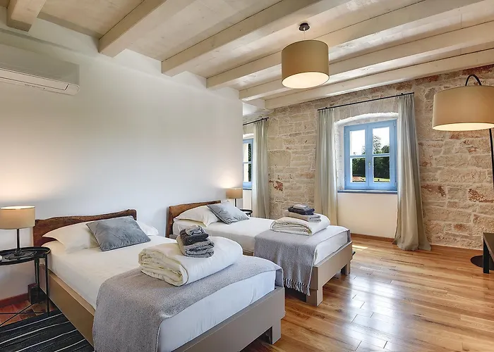 Pi For 8 People In Istria With Heated Pool & Large Garden Villa *