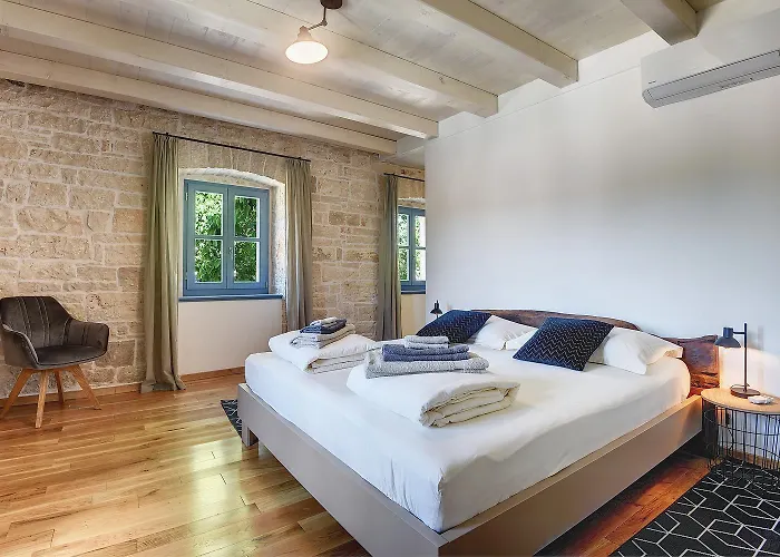Villa Pi For 8 People In Istria With Heated Pool & Large Garden