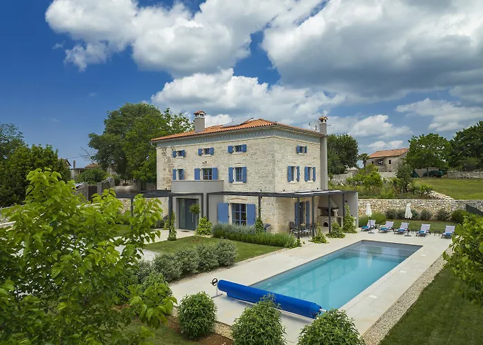 Pi For 8 People In Istria With Heated Pool & Large Garden *