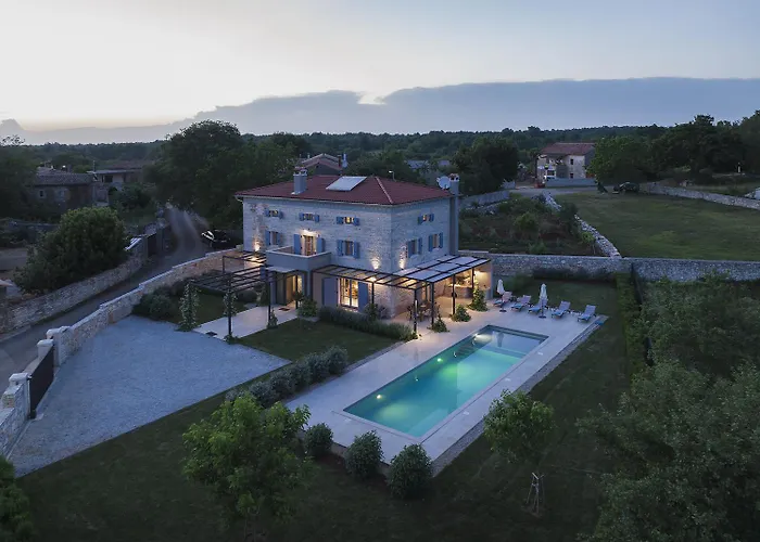 Pi For 8 People In Istria With Heated Pool & Large Garden Villa Tinjan