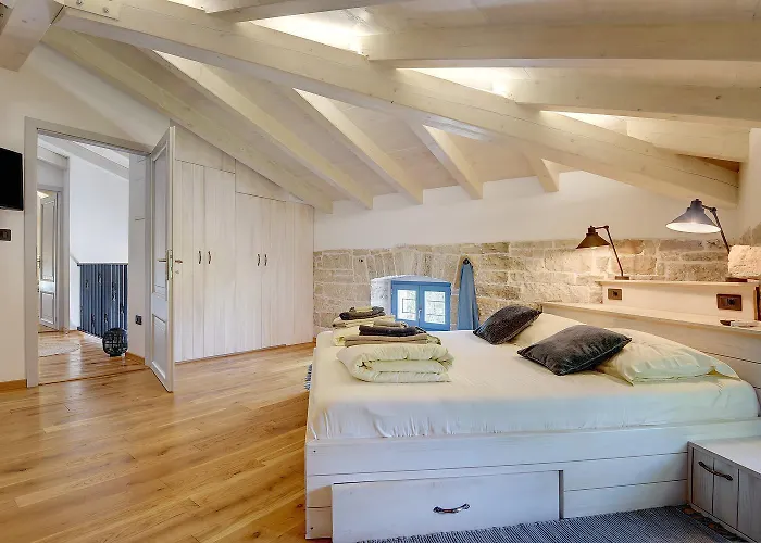 Pi For 8 People In Istria With Heated Pool & Large Garden Villa