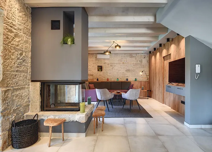 Pi For 8 People In Istria With Heated Pool & Large Garden Villa